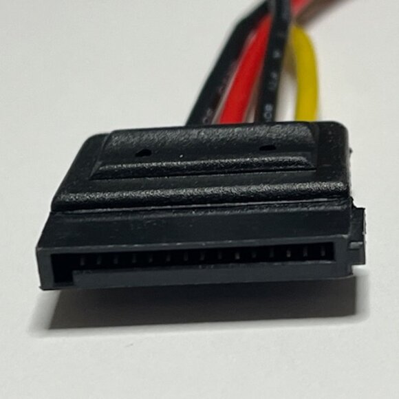 StarTech.com 6in 4 Pin Molex to SATA Power Cable Adapter - Picture 10 of 12